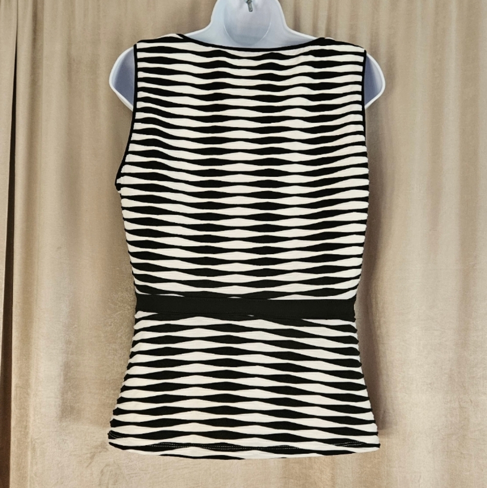 NWOT WHBM black white texture striped tank top blouse Womens Medium - Picture 3 of 6